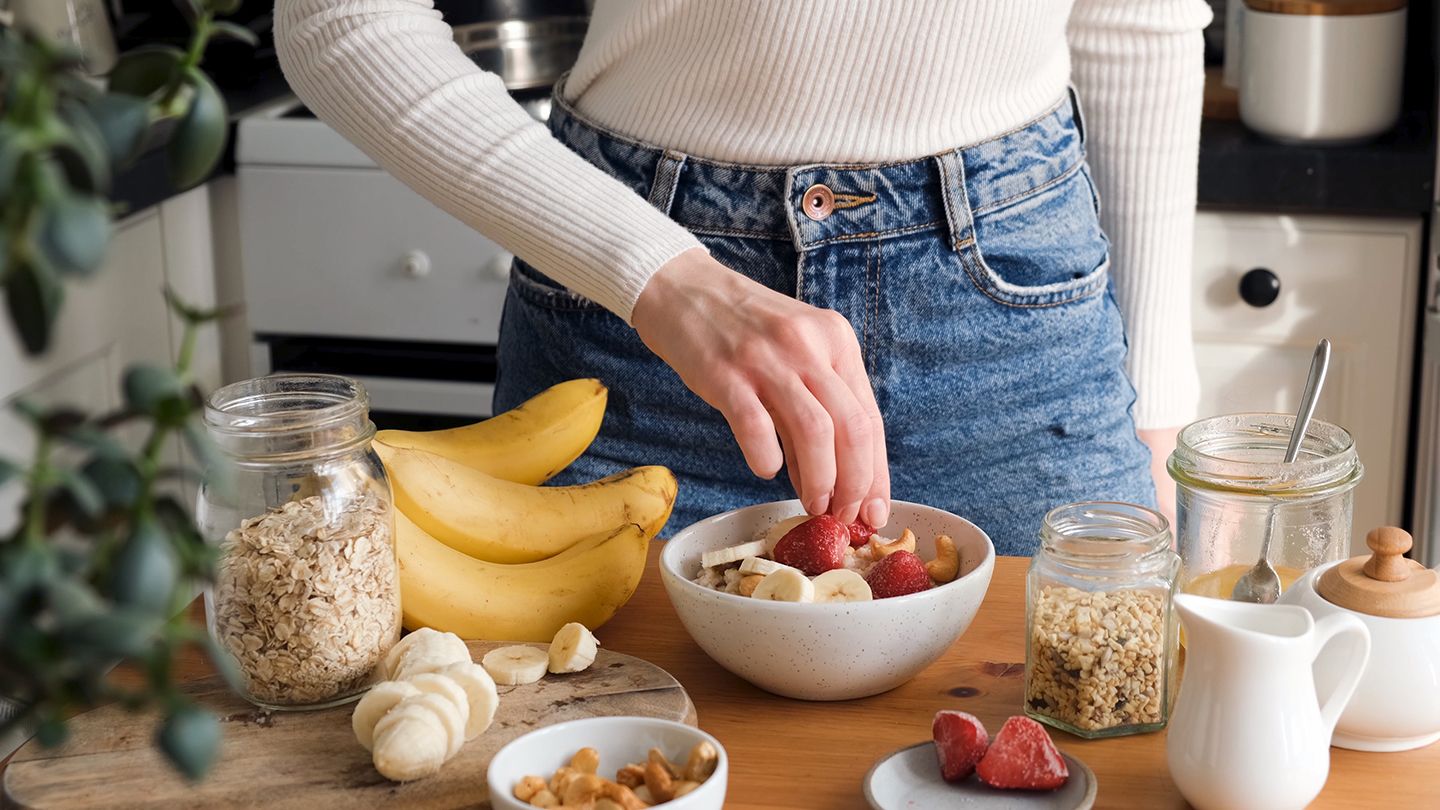 ways-youre-eating-oatmeal-wrong-1440x810-17091069829131508726860.jpg