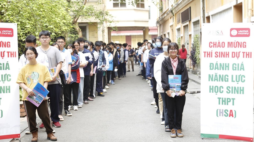 Thí sinh tham gia kỳ thi riêng để xét tuyển đại học: Có cần đến "lò luyện"?- Ảnh 1.