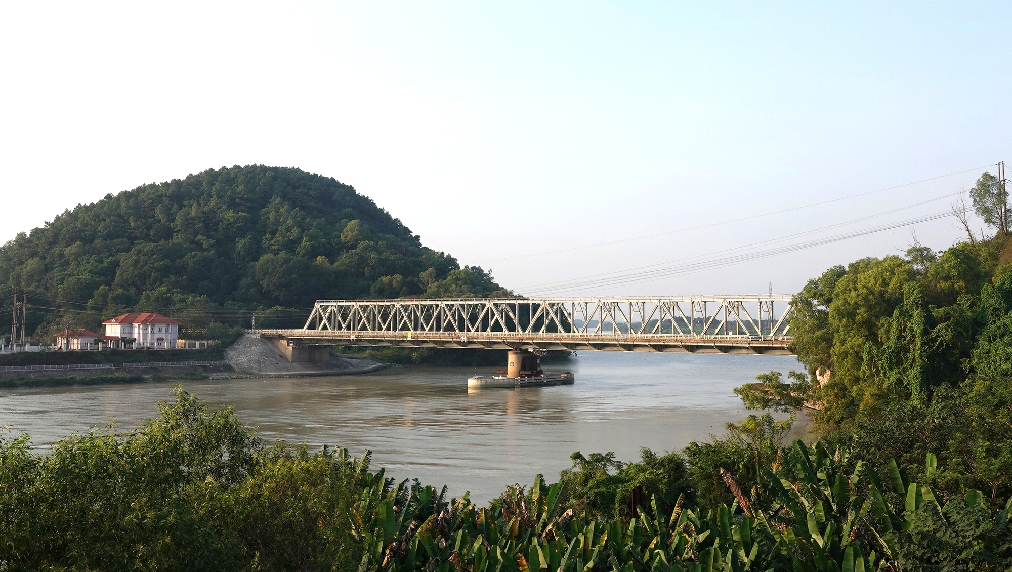 Linh thiêng núi Hàm Rồng