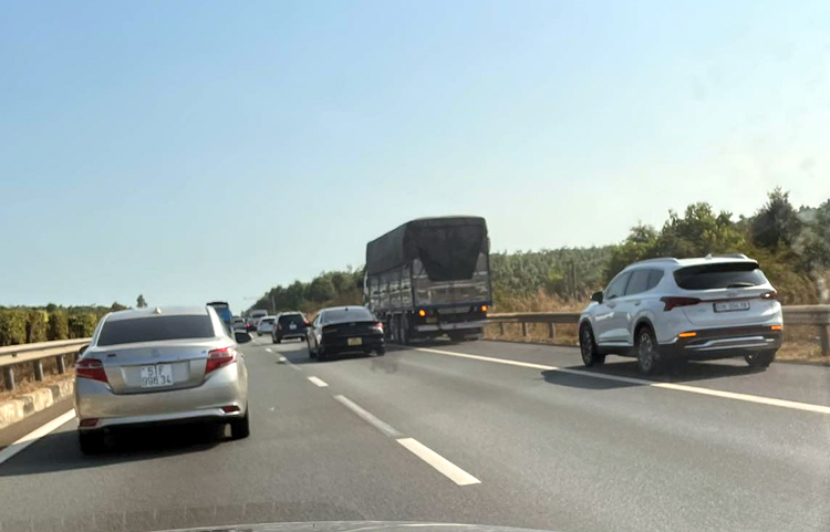 Ùn tắc nghiêm trọng trên cao tốc Long Thành – Dầu Giây do tai nạn giao thông liên hoàn- Ảnh 4.