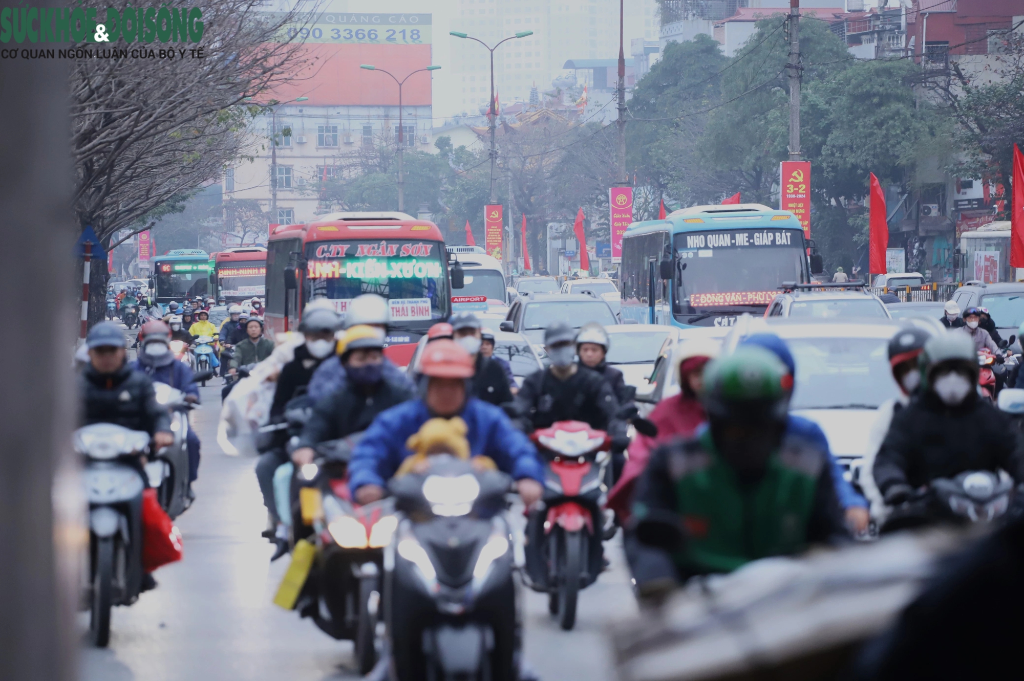 Kết thúc ngày làm việc cuối cùng của năm cũ, người dân 'rồng rắn' về quê- Ảnh 11.