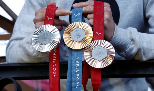 Cận cảnh thiết kế đặc biệt của huy chương Olympic Paris 2024- Ảnh 2.