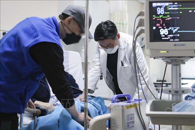 Hàn Quốc: Nhiều bệnh viện tiếp tục hoãn và hủy các ca phẫu thuật- Ảnh 1.