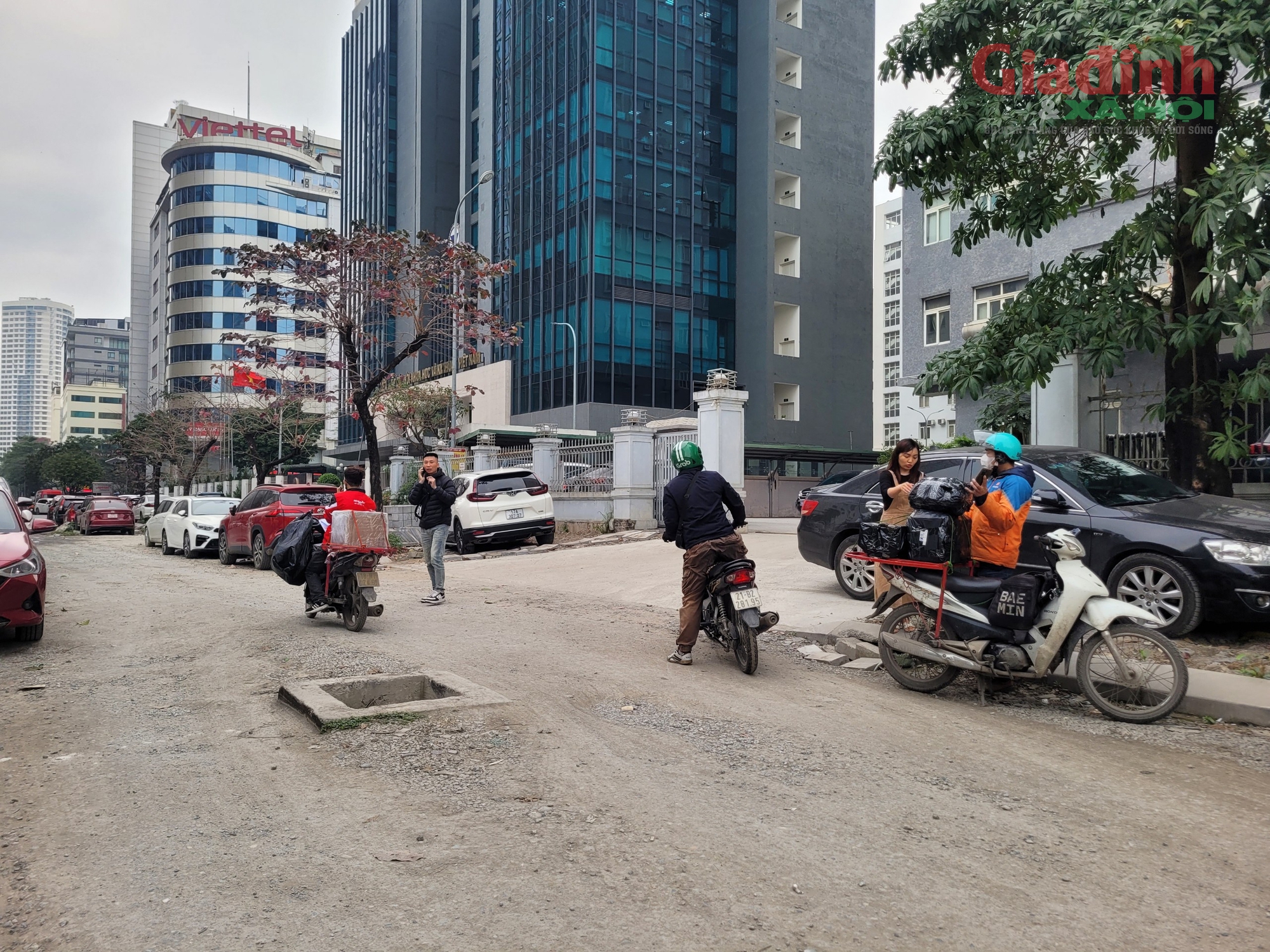 Hà Nội: Hàng loạt ô tô 'sập bẫy' khi đi qua Dự án D20 Cầu Giấy- Ảnh 5.