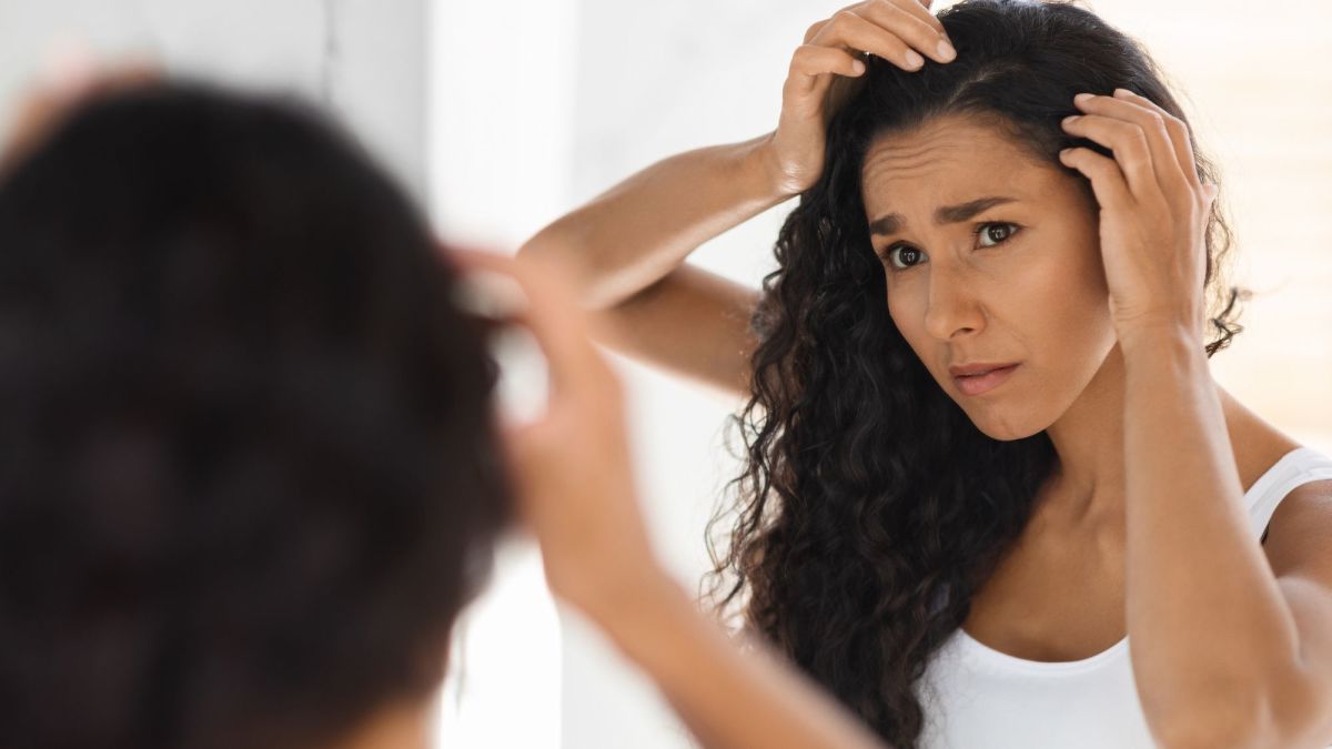 Sai lầm khiến tóc rụng khi ngủ nhiều người hay mắc- Ảnh 4.