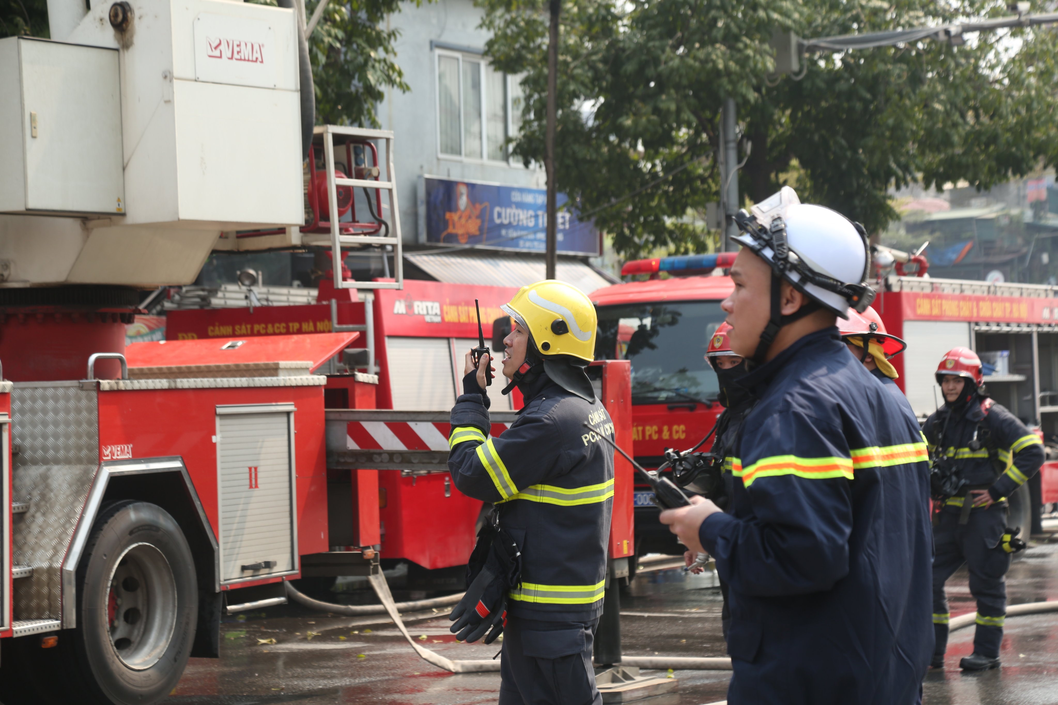 Ảnh: Hiện trường vụ cháy tại quận Đống Đa, Hà Nội- Ảnh 12.