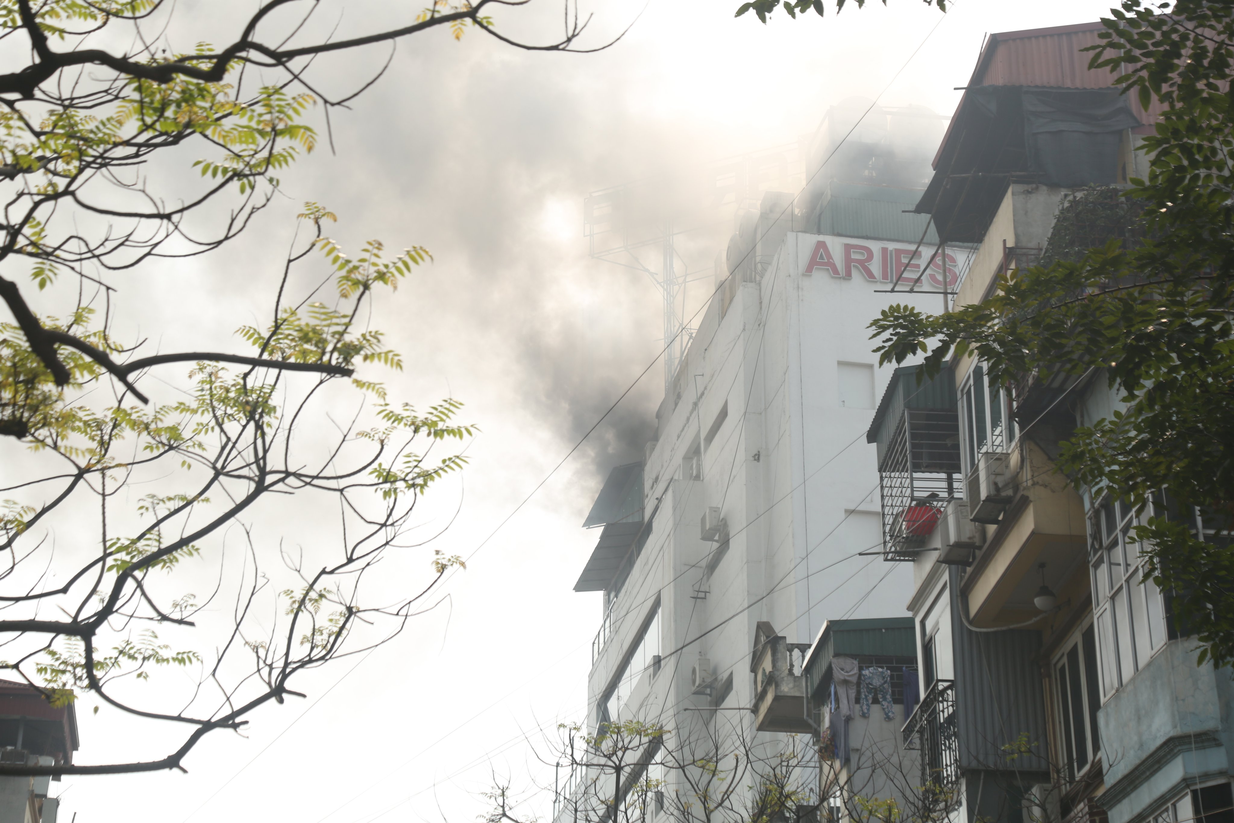 Ảnh: Hiện trường vụ cháy tại quận Đống Đa, Hà Nội- Ảnh 3.