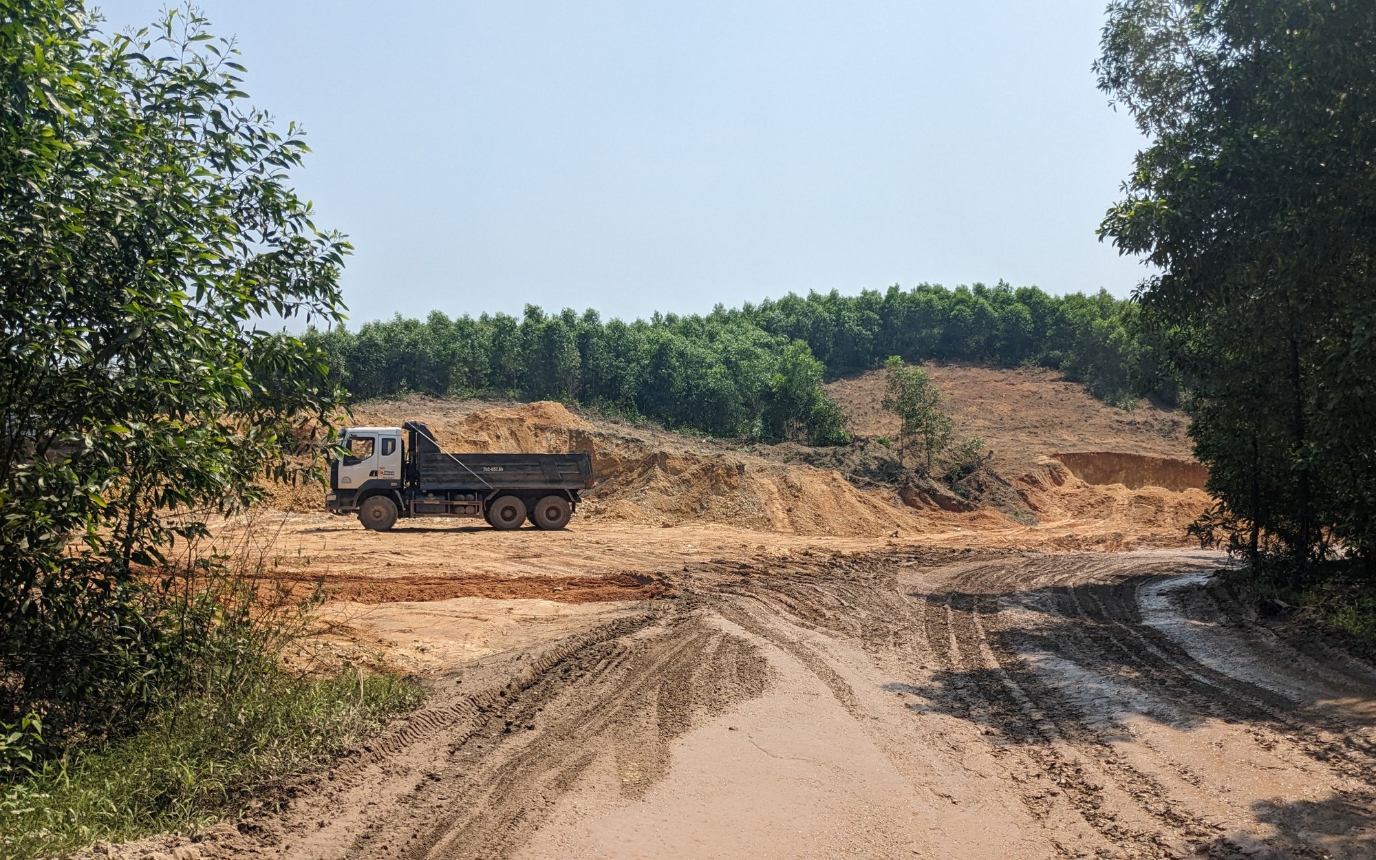 &quot;Nóng&quot; tình trạng khai thác đất trái phép ở Quảng Trị