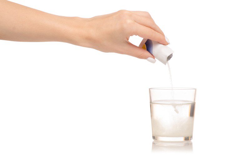 Bị ngộ độc thức ăn tại nhà nên uống nước gì?