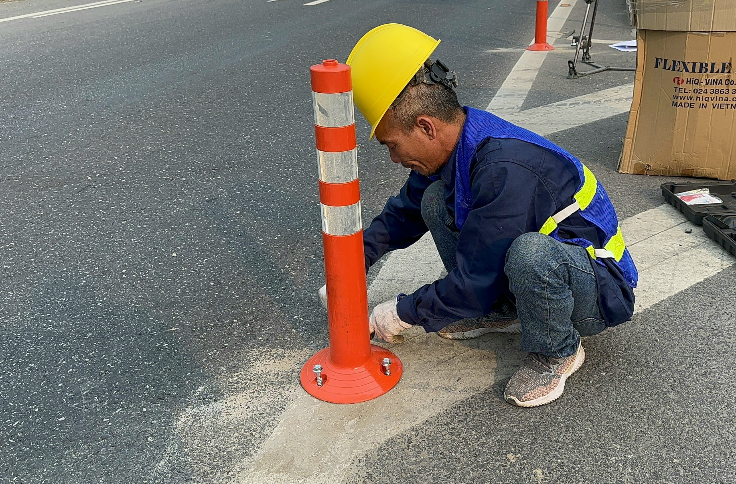 Cận cảnh các biển cảnh báo mới bổ sung trên cao tốc Cam Lộ - La Sơn sau tai nạn thảm khốc- Ảnh 7.