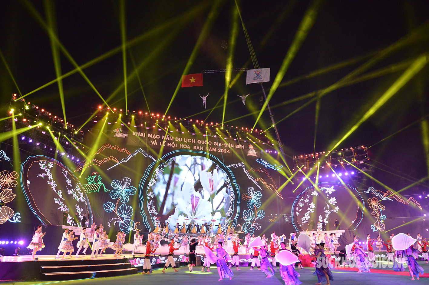 Ấn tượng đêm khai mạc Năm Du lịch Điện Biên và Lễ hội Hoa Ban 2024- Ảnh 1.