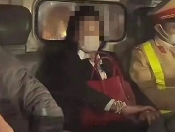 Nữ tài xế trong vụ va chạm trên phố Trần Cung đã nộp phạt 46 triệu đồng- Ảnh 1.