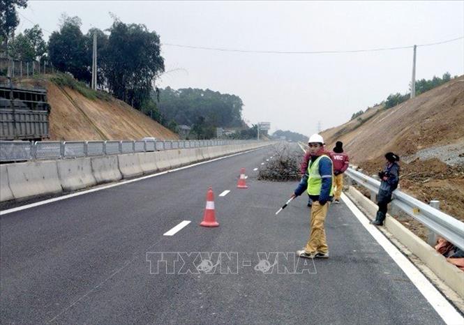 Xử lý tình trạng gây mất an toàn giao thông trên cao tốc Tuyên Quang - Phú Thọ- Ảnh 3.