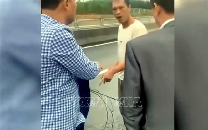 Xử lý tình trạng gây mất an toàn giao thông trên cao tốc Tuyên Quang - Phú Thọ- Ảnh 1.