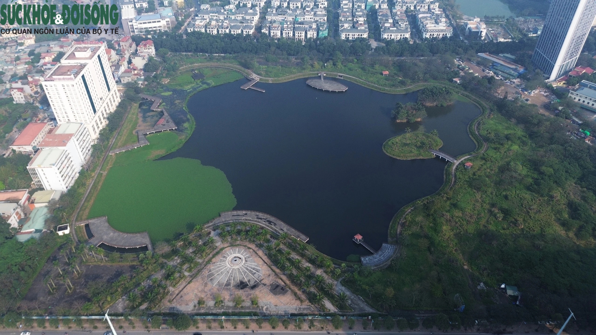 Công viên tại Hà Nội bỏ hoang, quây tôn kín mít sau 8 năm thi công- Ảnh 2.