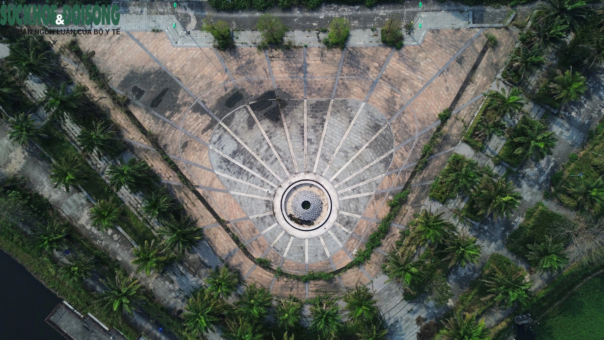 Công viên tại Hà Nội bỏ hoang, quây tôn kín mít sau 8 năm thi công- Ảnh 3.