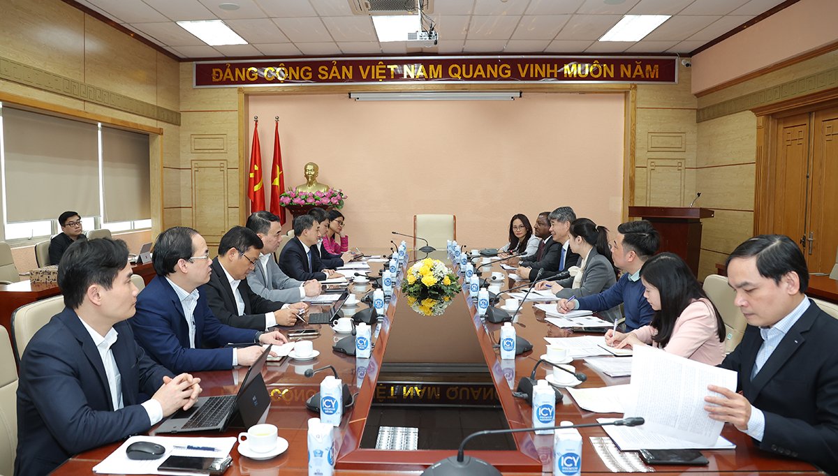 Thứ trưởng Bộ Y tế Trần Văn Thuấn tiếp Phó Tổng Giám đốc Cơ quan Năng lượng nguyên tử quốc tế - Ảnh 3.