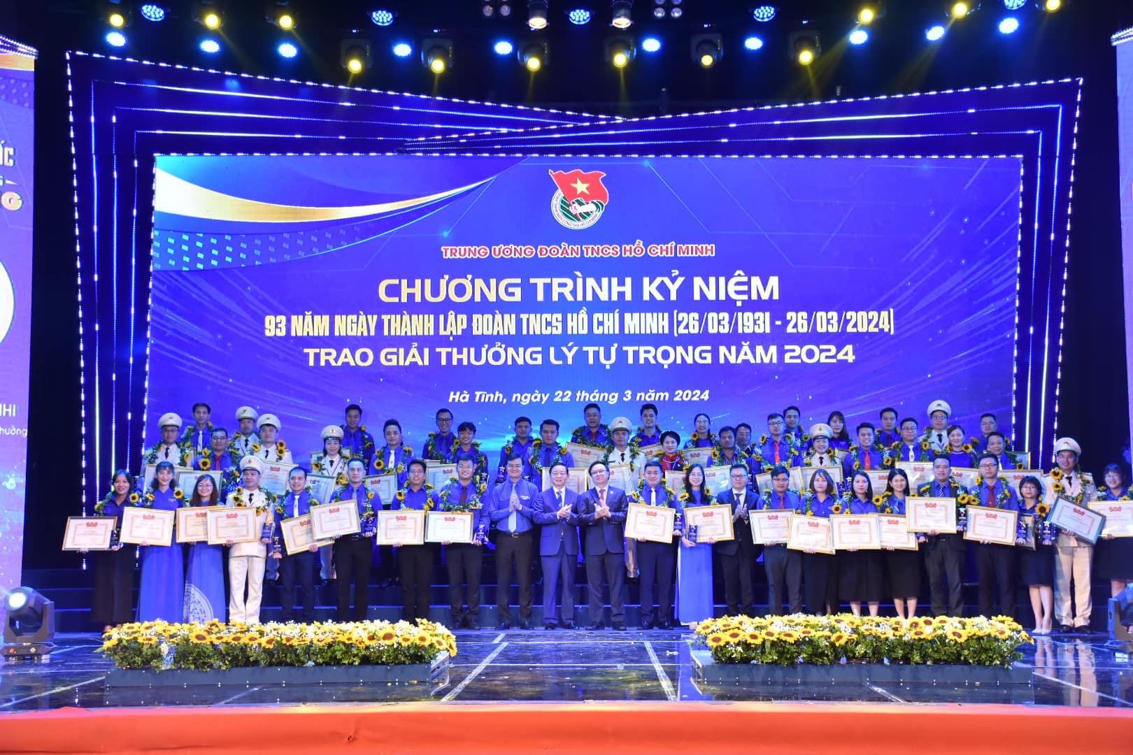 Trao giải thưởng Lý Tự Trọng cho 100 cán bộ Đoàn tiêu biểu- Ảnh 6.