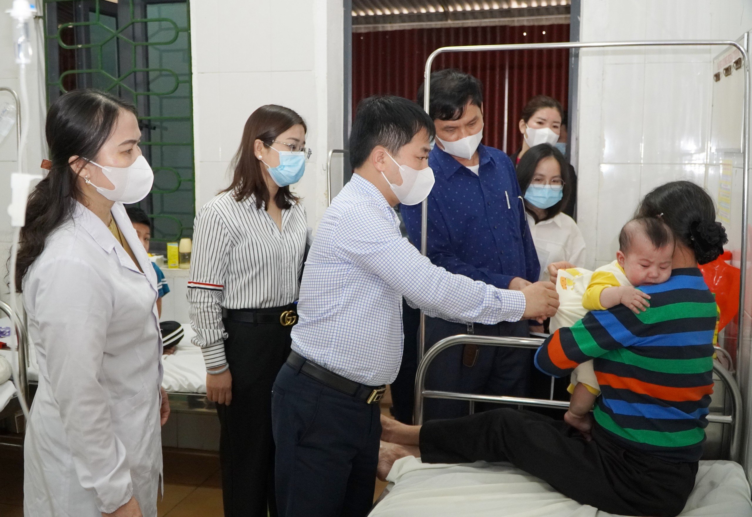 Phát hiện chùm ca sốt phát ban nghi mắc sởi ở Hà Tĩnh- Ảnh 4.