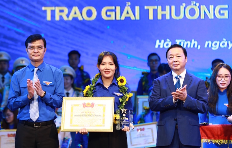 Trao giải thưởng Lý Tự Trọng cho 100 cán bộ Đoàn tiêu biểu- Ảnh 7.