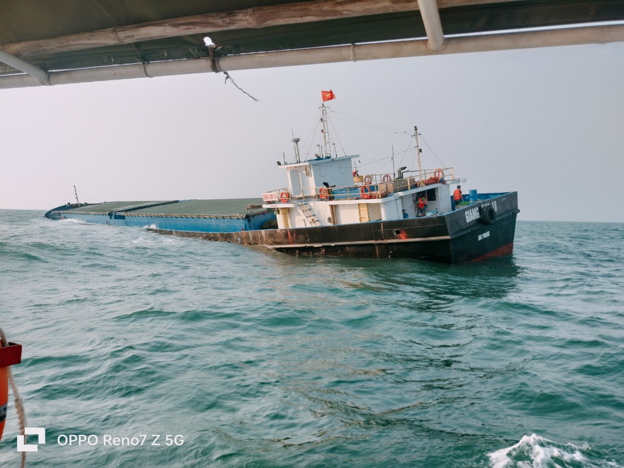 Video: Tàu chở gần 3.000 tấn xi măng chìm trên biển Cù Lao Chàm- Ảnh 3.