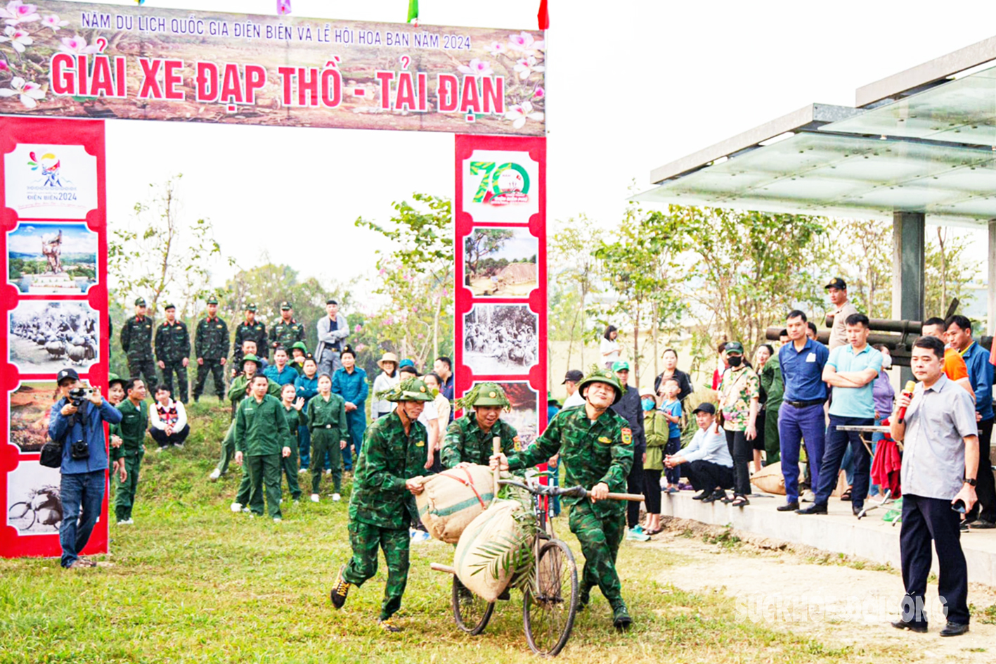 Hồi ức Điện Biên Phủ: Tái hiện hình ảnh bộ đội, dân quân thồ gạo, tải đạn- Ảnh 1.