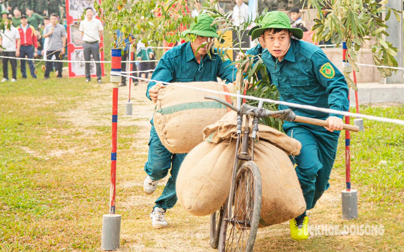 Hồi ức Điện Biên Phủ: Tái hiện hình ảnh bộ đội, dân quân thồ gạo, tải đạn