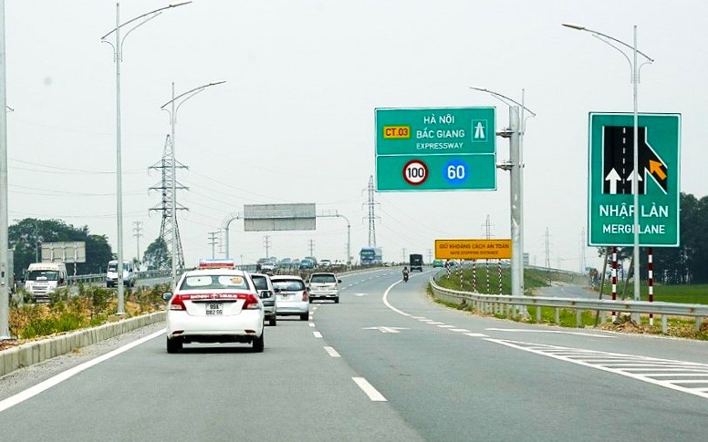 Bộ GTVT phản hồi đề nghị cao tốc phải 3 làn trở lên và tốc độ tối đa 100km/h