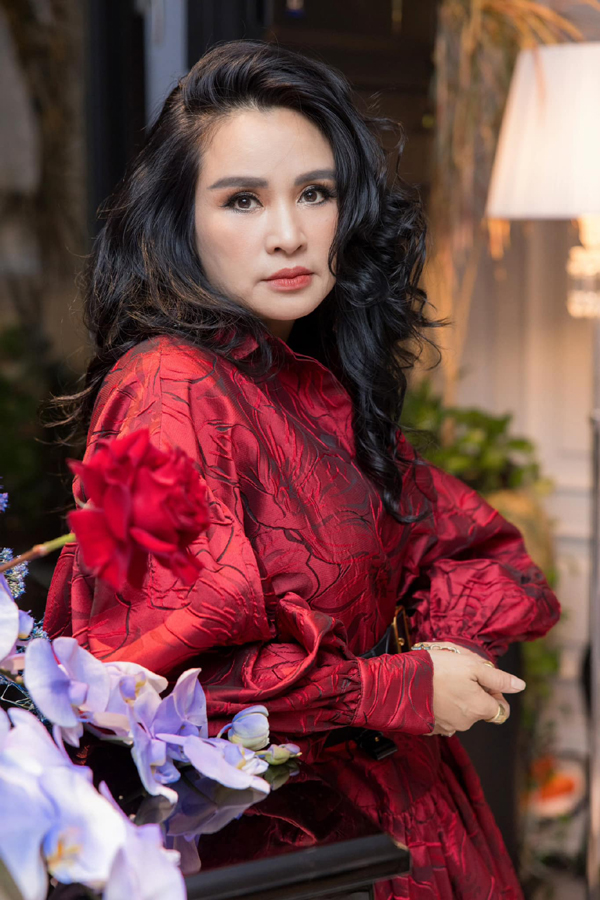 NSND Thanh Lam tình tứ bên chồng bác sĩ, sắc vóc đẹp như thế nào mà khán giả khen hết lời?- Ảnh 8.