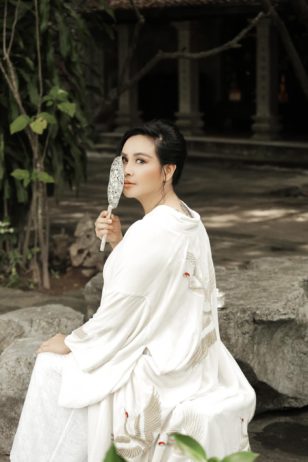 NSND Thanh Lam tình tứ bên chồng bác sĩ, sắc vóc đẹp như thế nào mà khán giả khen hết lời?- Ảnh 9.