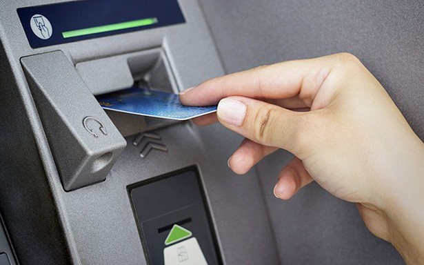 Bắt đối tượng trộm tiền trong thẻ ATM của người yêu