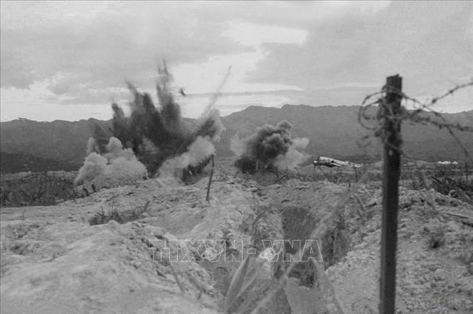 Ngày 22/4/1954, quân ta bất ngờ tấn công vị trí 206 và tiêu diệt hoàn toàn vị trí này, đây là vị trí cuối cùng ở phía Tây sân bay Mường Thanh. Ảnh: Tư liệu TTXVN