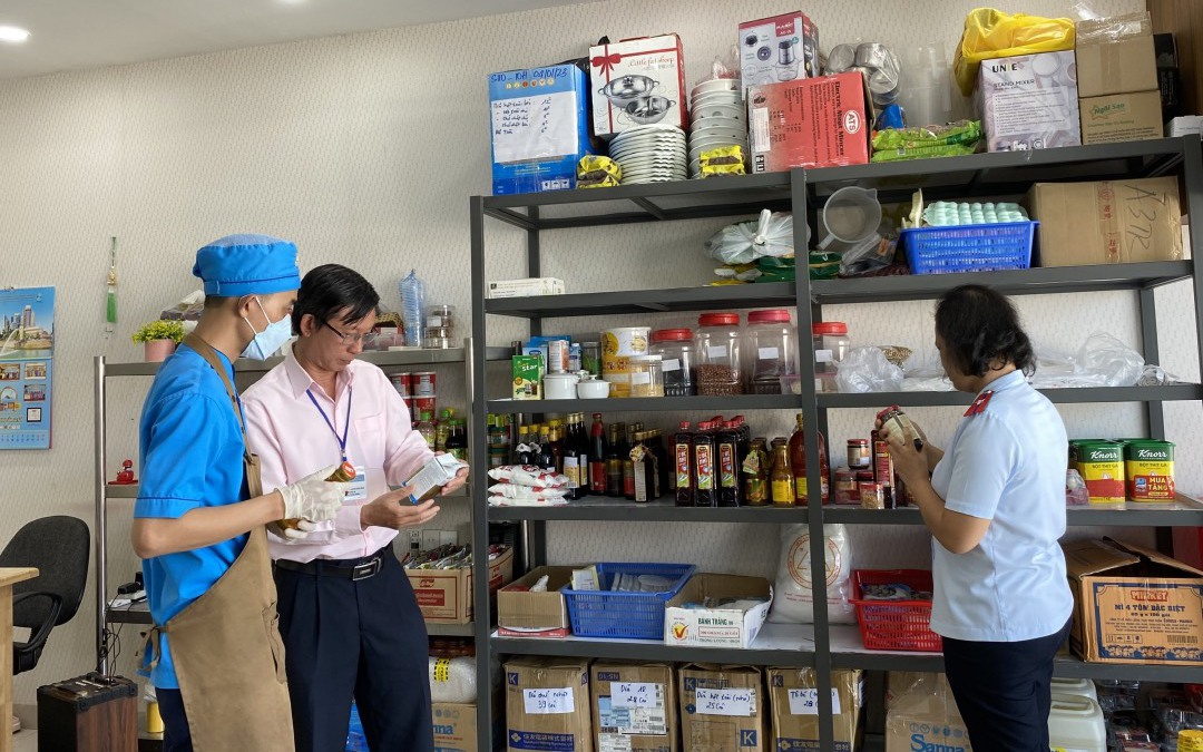 Sau vụ hơn 300 người ngộ độc vì ăn cơm gà, Khánh Hòa siết chặt quản lý an toàn thực phẩm