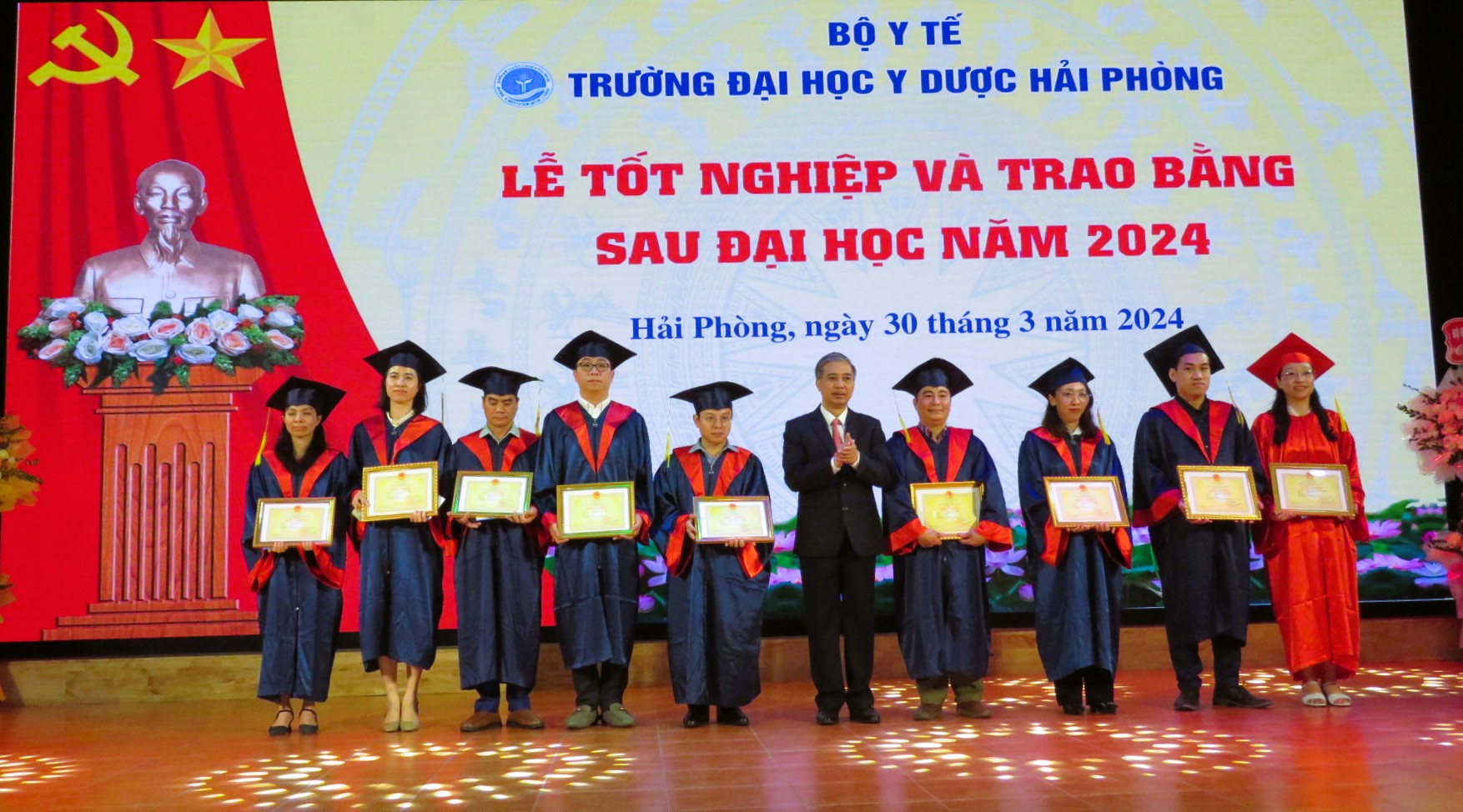 Gần 400 học viên Đại học Y dược Hải Phòng nhận bằng tốt nghiệp sau đại học- Ảnh 2.