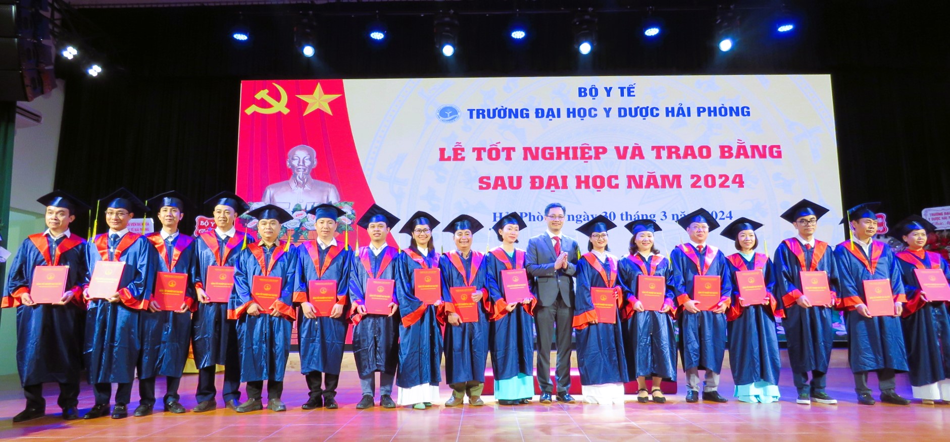 Gần 400 học viên Đại học Y dược Hải Phòng nhận bằng tốt nghiệp sau đại học- Ảnh 6.