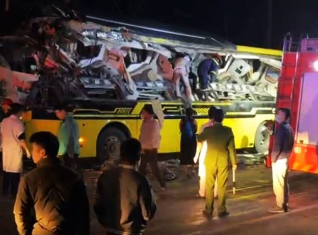 Video hiện trường vụ tai nạn giao thông kinh hoàng khiến 10 người thương vong- Ảnh 3.