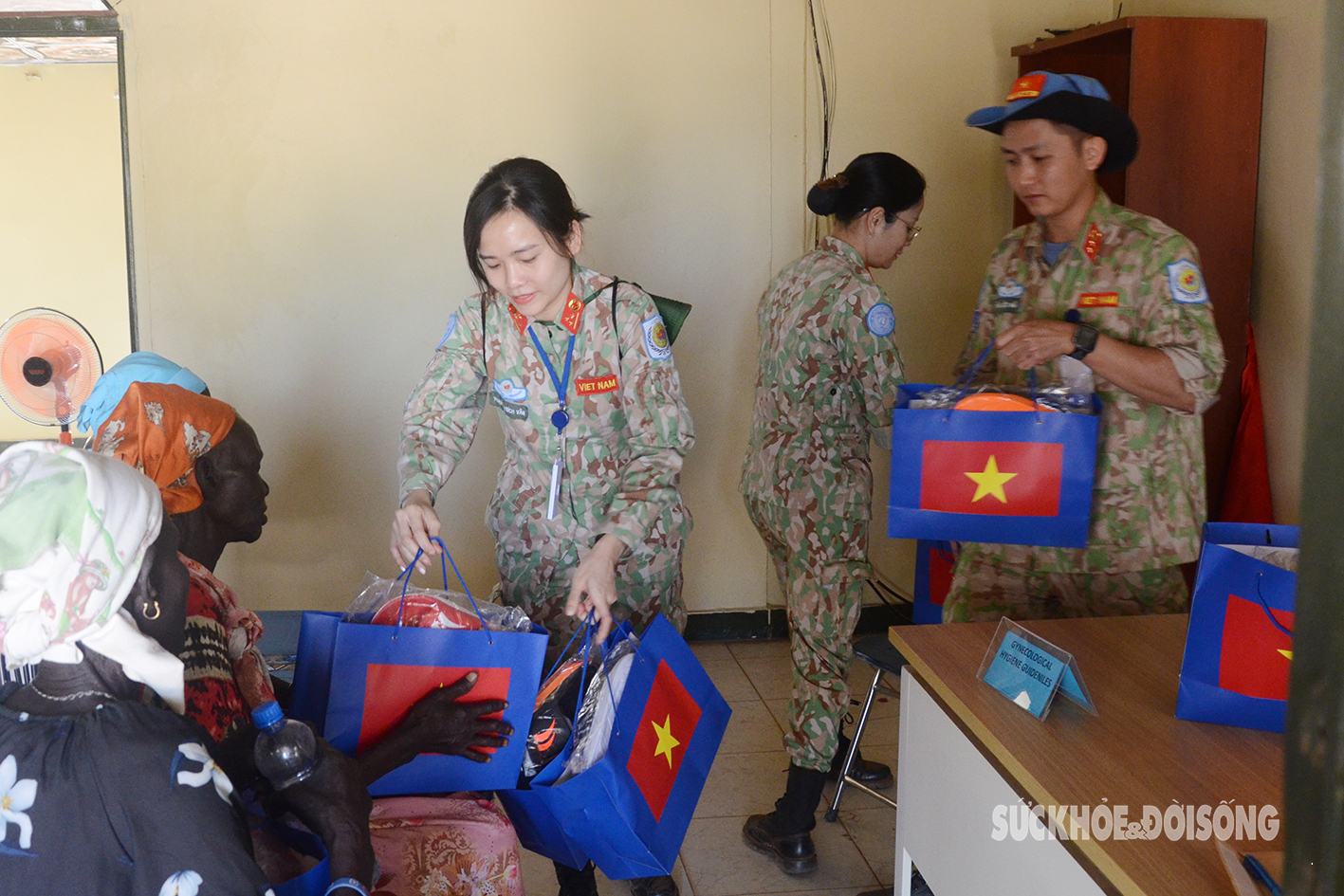 Bác sĩ Việt Nam khám bệnh miễn phí và tặng quà cho phụ nữ Nam Sudan dịp 8/3- Ảnh 2.
