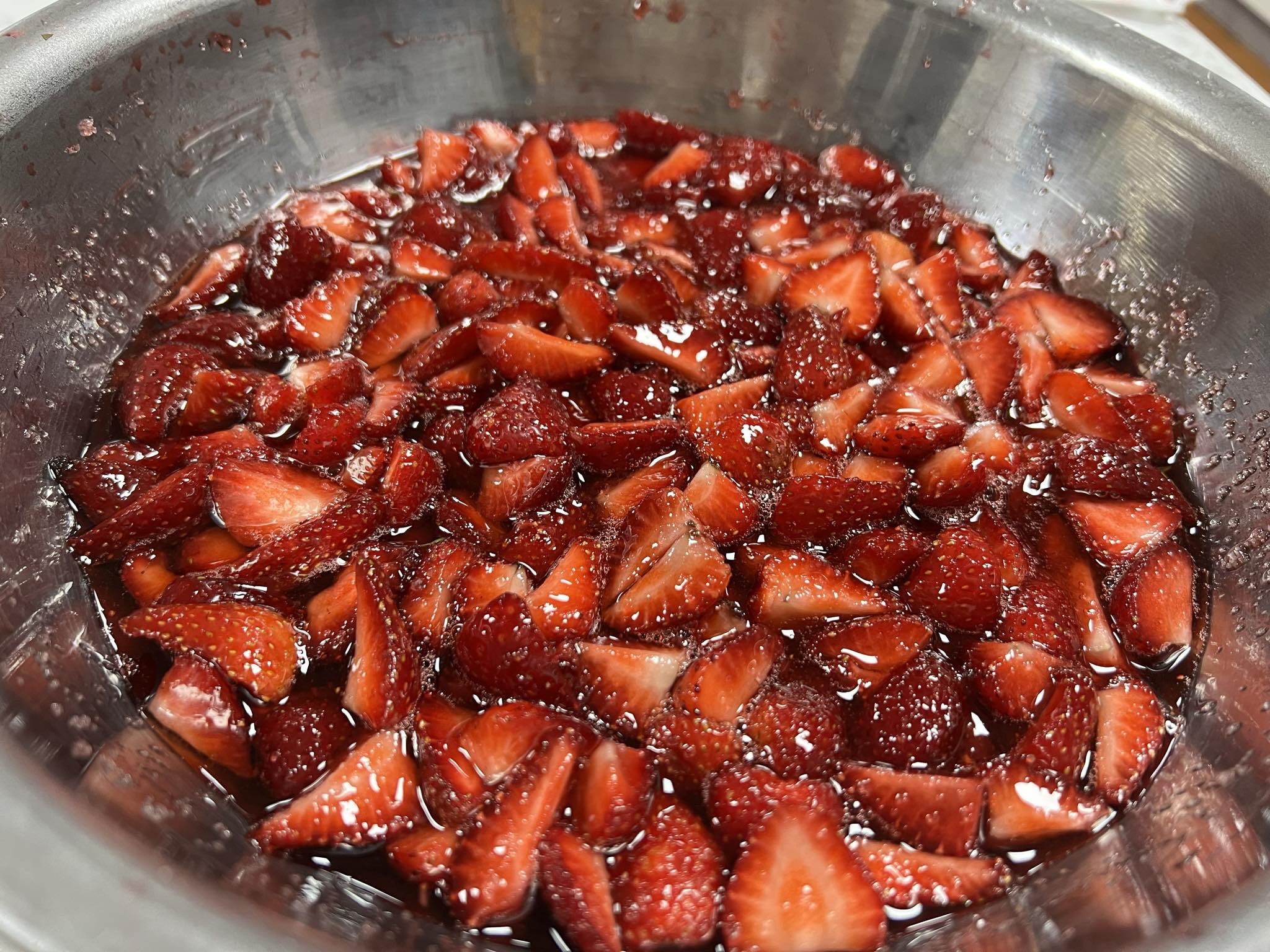 Cách phân biệt dâu tây Mộc Châu với dâu tây Trung Quốc