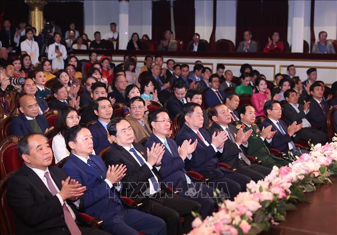 Chủ tịch nước: Các Nghệ sỹ Nhân dân, Nghệ sỹ Ưu tú thực sự là 'vốn quý của đất nước'- Ảnh 2. Chủ tịch nước: Các Nghệ sỹ Nhân dân, Nghệ sỹ Ưu tú thực sự là 'vốn quý của đất nước'- Ảnh 2.