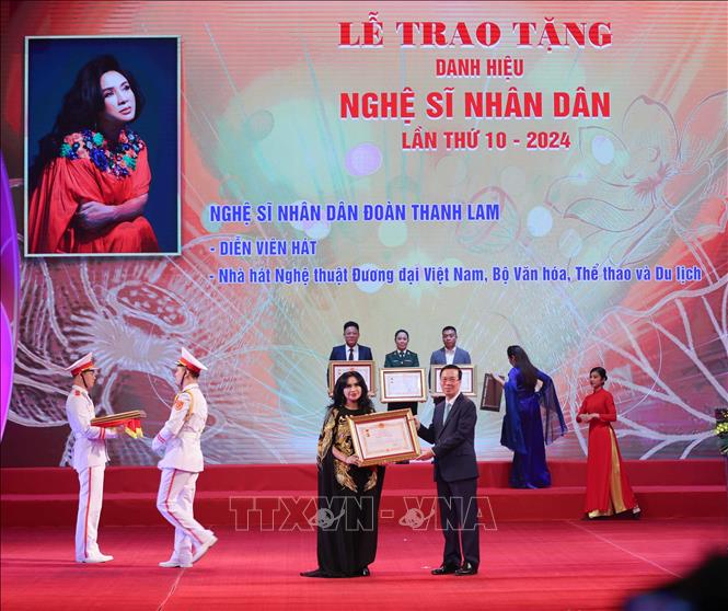 Chủ tịch nước: Các Nghệ sỹ Nhân dân, Nghệ sỹ Ưu tú thực sự là 'vốn quý của đất nước'- Ảnh 5. Chủ tịch nước: Các Nghệ sỹ Nhân dân, Nghệ sỹ Ưu tú thực sự là 'vốn quý của đất nước'- Ảnh 5.
