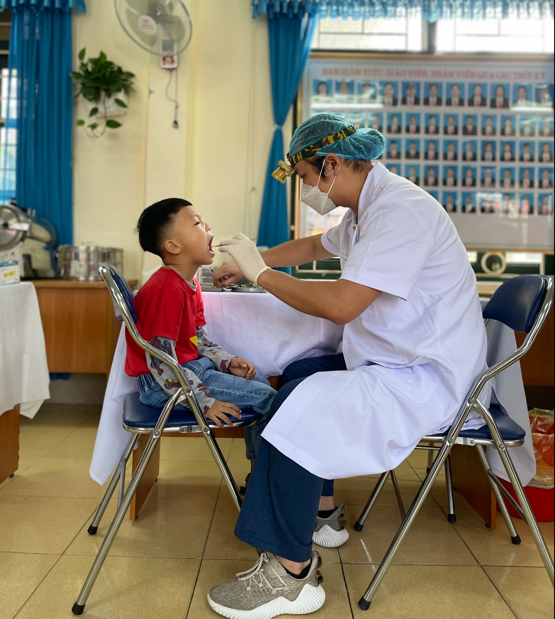 Chăm sóc sức khoẻ răng miệng, phẫu thuật miễn phí khuyết tật hàm mặt cho cựu chiến binh, trẻ em Điện Biên
- Ảnh 5.