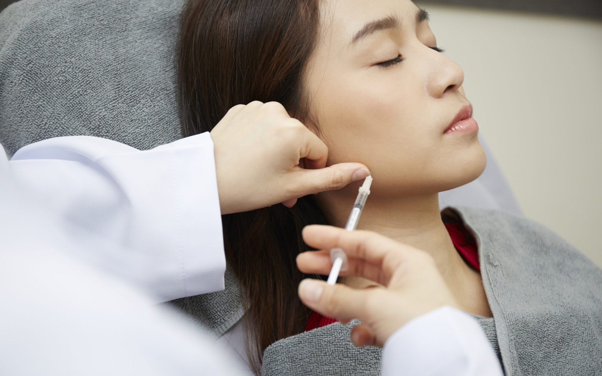 Tiêm botox có gây nghiện không và cách hiểu đúng để làm đẹp an toàn- Ảnh 4. Những rủi ro khi tiêm botox làm thon gọn góc hàm