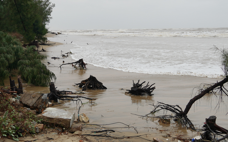 Quảng Bình phân bổ trăm tỷ đồng để giải quyết tình trạng sạt lở bờ biển