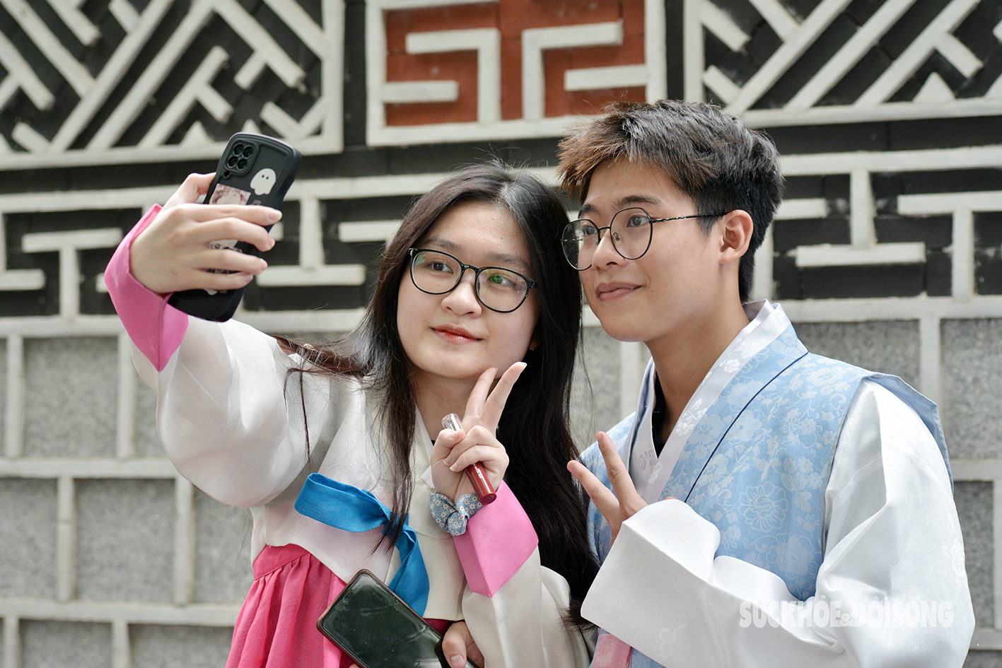 Giới trẻ xúng xính trong trang phục Hàn Quốc check-in tại con đường ‘hot’ nhất Hà Nội- Ảnh 6.