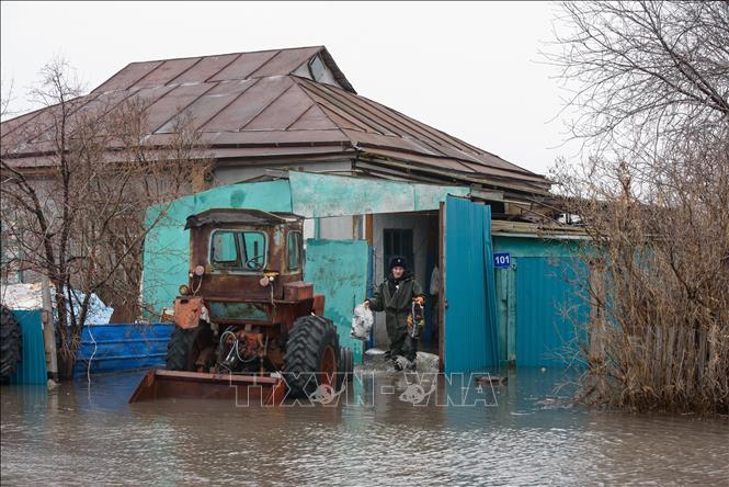 Nga và Kazakhstan sơ tán hàng nghìn người do lũ lụt- Ảnh 2.