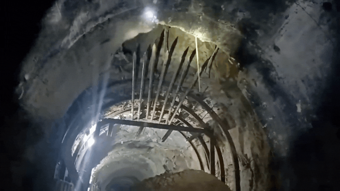 Hầm đường bộ Đèo Cả vẫn lưu thông bình thường sau sự cố sập hầm đường sắt- Ảnh 2.