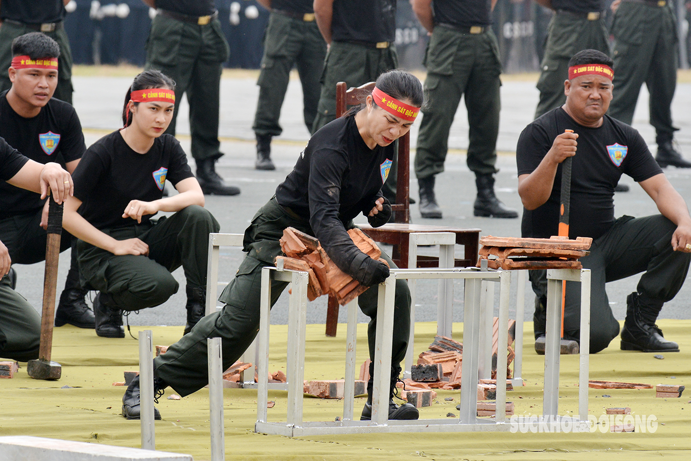 Những ‘bông hồng thép’ của lực lượng cảnh sát cơ động trong lễ diễu binh- Ảnh 9.