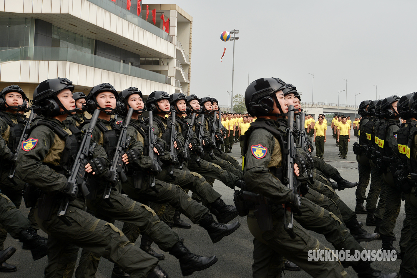 Những ‘bông hồng thép’ của lực lượng cảnh sát cơ động trong lễ diễu binh- Ảnh 4.