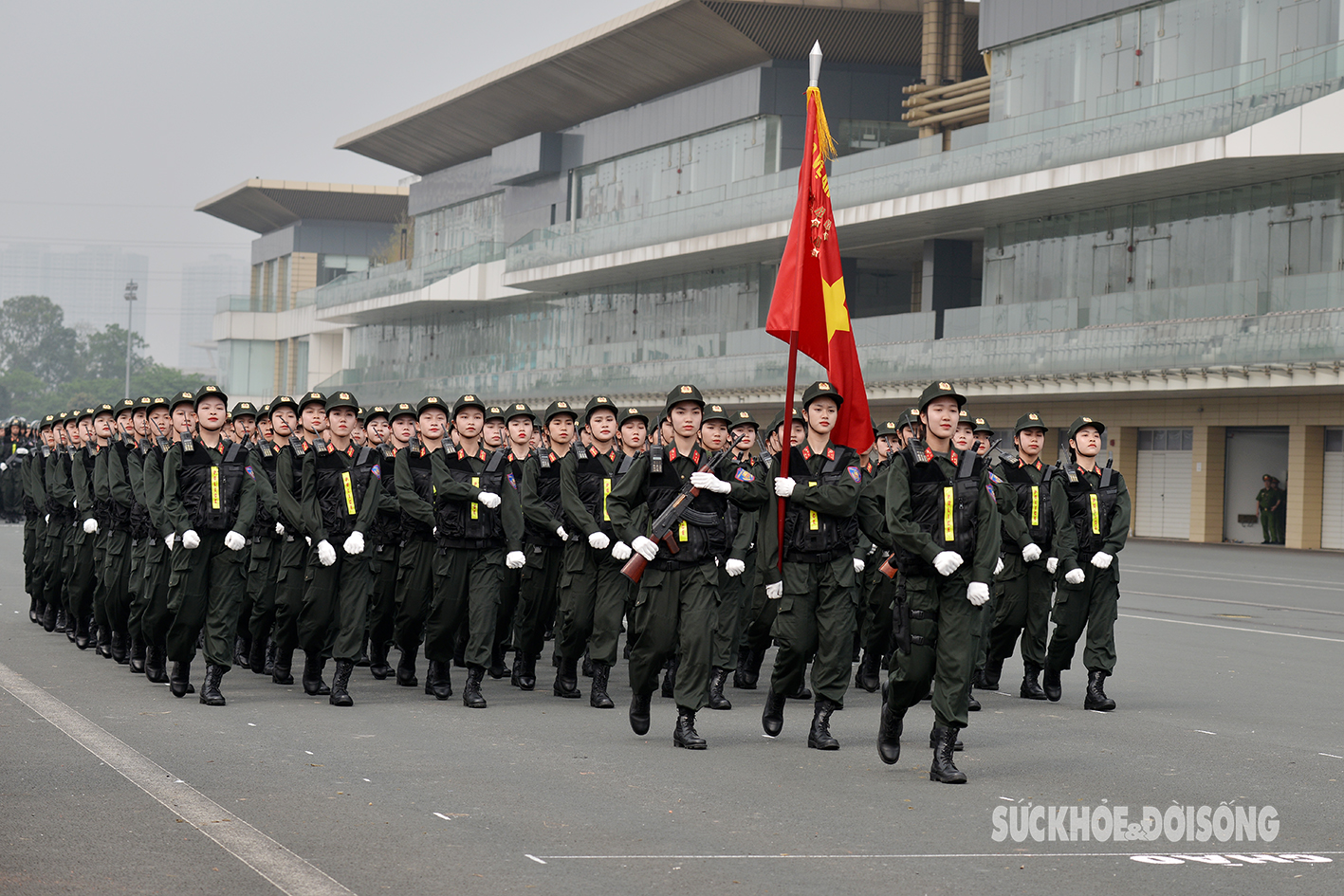 Những ‘bông hồng thép’ của lực lượng cảnh sát cơ động trong lễ diễu binh- Ảnh 2.