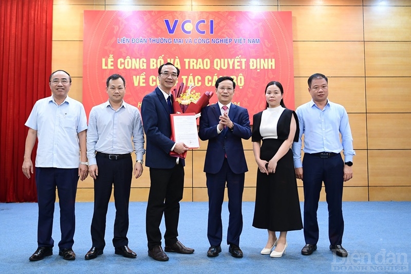 VCCI công bố và trao quyết định bổ nhiệm Tổng Biên tập Diễn đàn Doanh nghiệp- Ảnh 3.